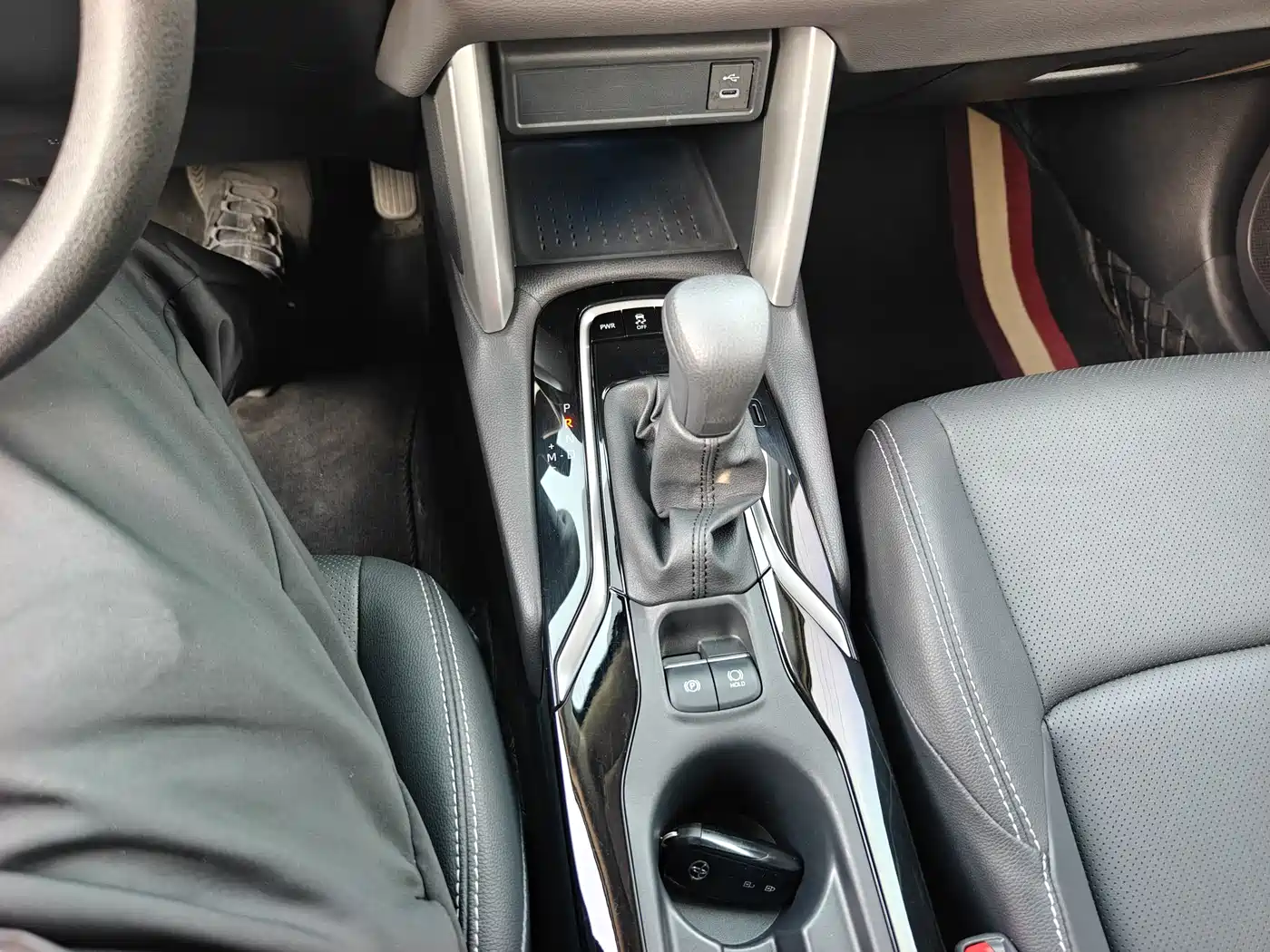 Toyota Frontlander 2024 2.0L CVT Luxury Edition фото 14