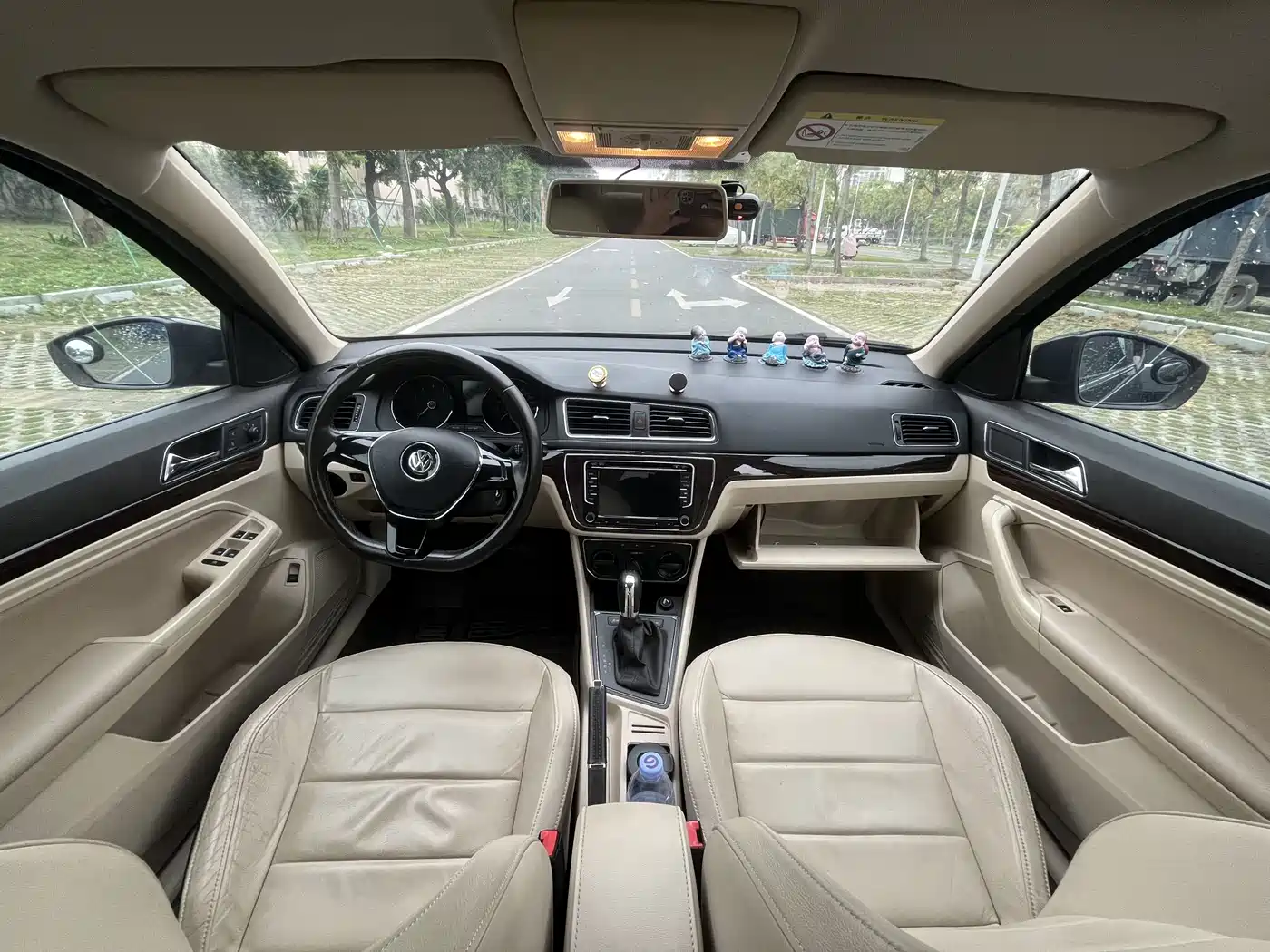Volkswagen Lavida 2015 1.6L Automatic Comfort Edition фото 4
