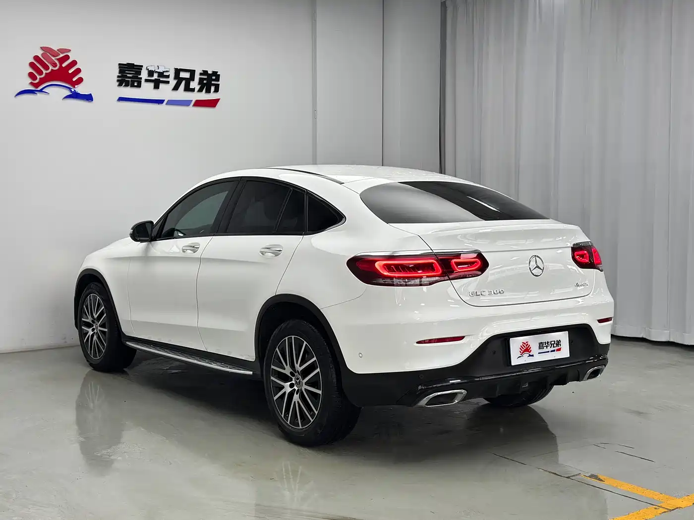 Mercedes-Benz GLC Coupe 2020 GLC 300 4MATIC Coupe SUV фото 12