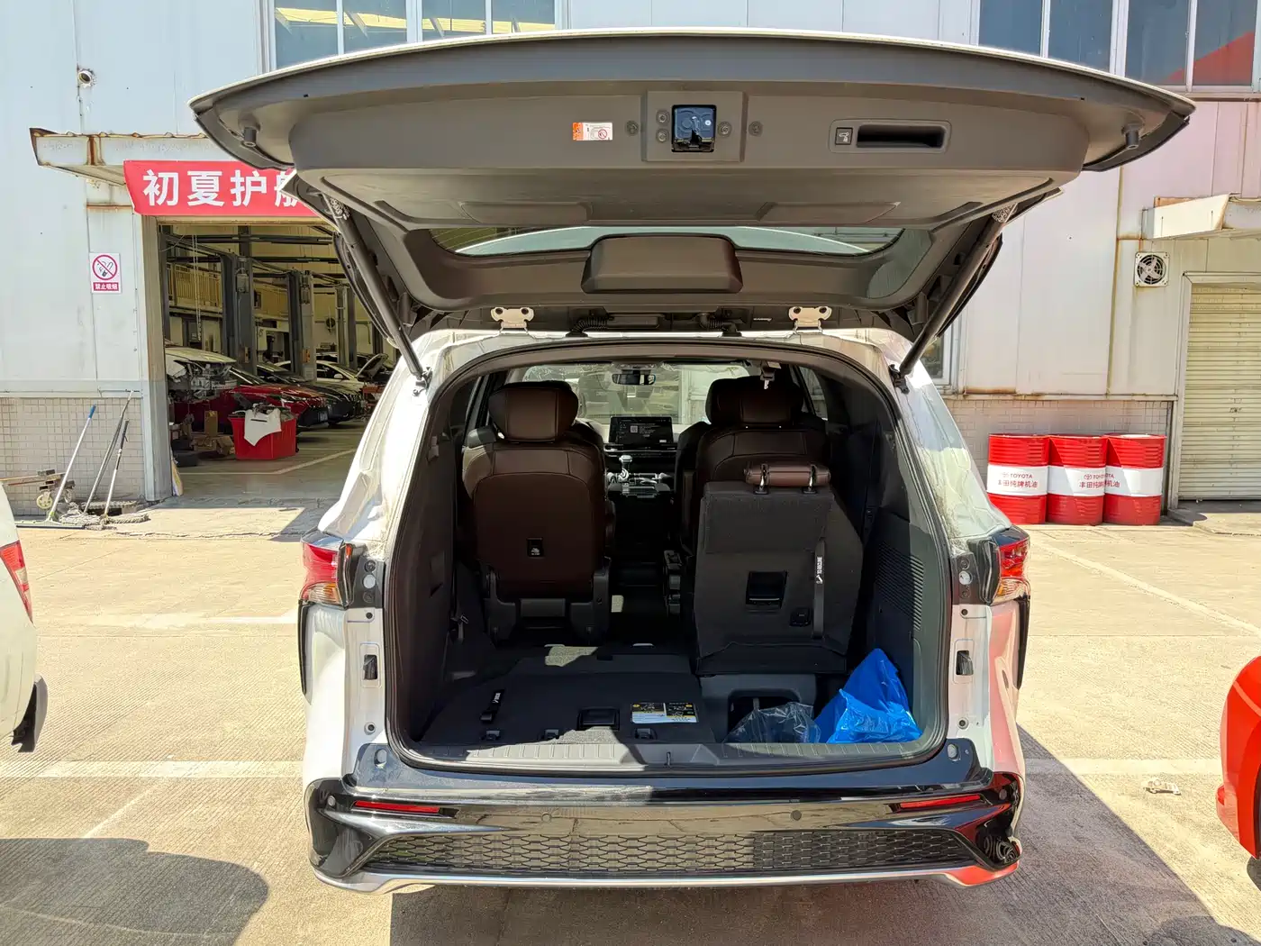 Toyota Granvia 2025 2024 2.5L Hybrid Premium PLUS 4WD Edition
