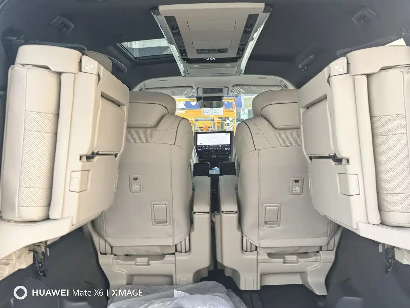 Toyota Alphard 2024 Hybrid 2.5L Ultimate Enjoyment Edition фото 28