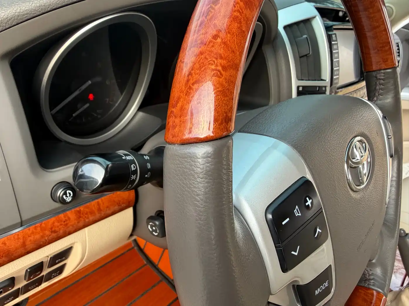 Toyota Land Cruiser 2012 4.6L Automatic VX-R фото 17