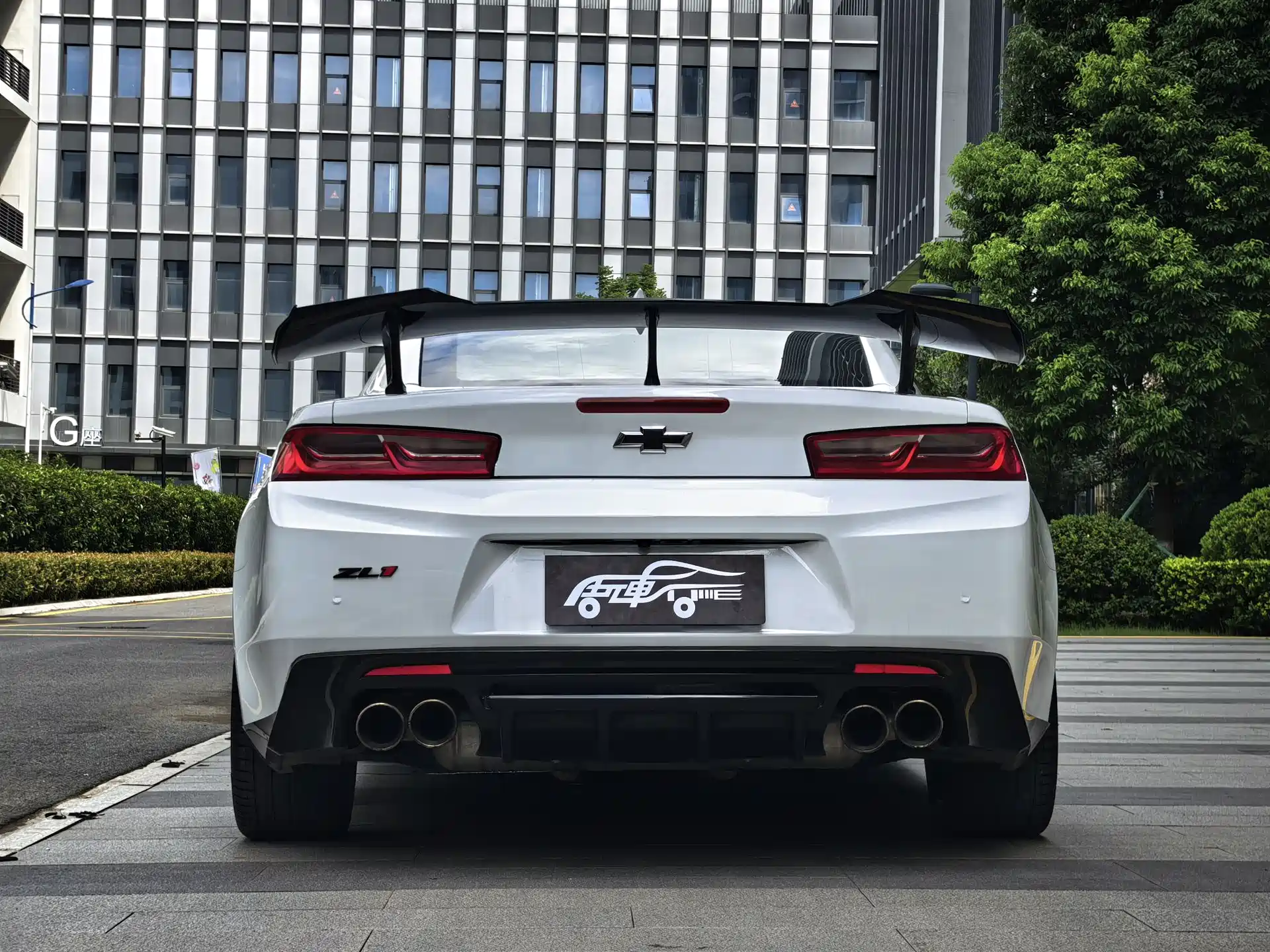 Photo 17 - Chevrolet Camaro