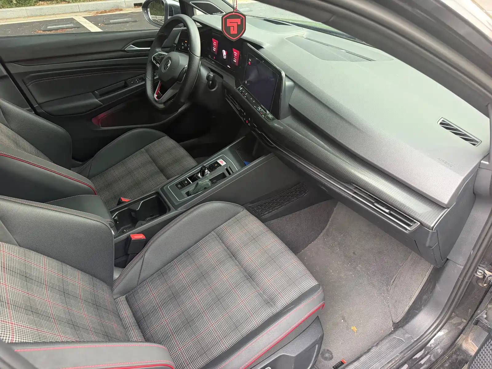 Фото 6 - Volkswagen Golf GTI