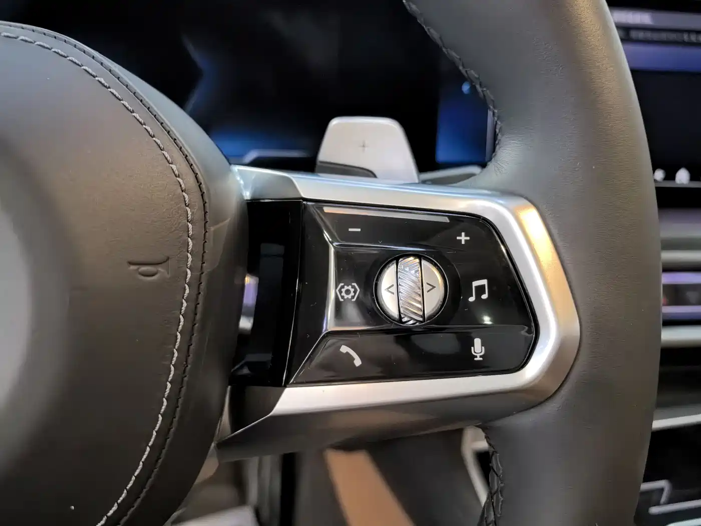 BMW 7 Series 2023 Model 735Li M Sport Package фото 23