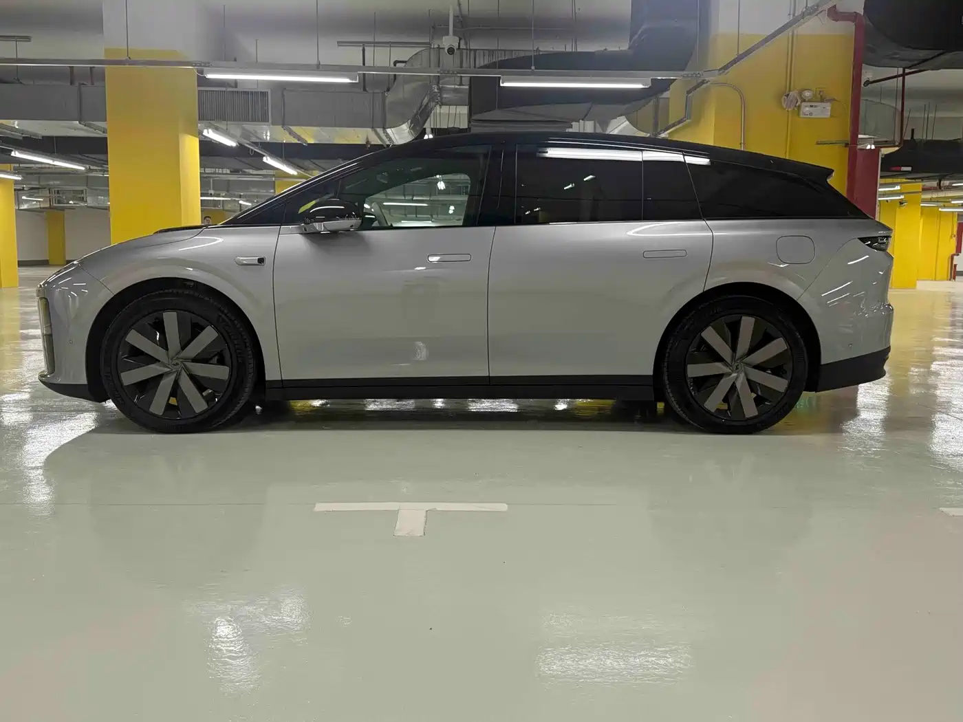 Li Auto i6 2026 2025 4WD Base Model
