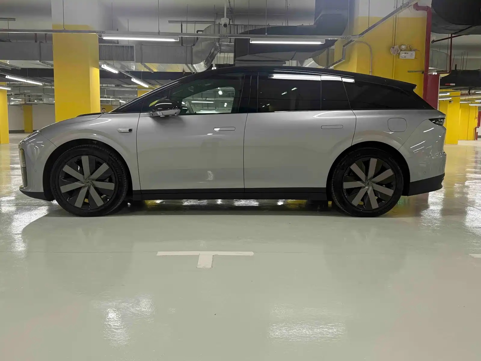 Photo 5 - Li Auto i6