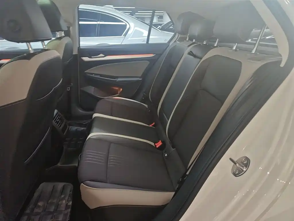 Volkswagen Golf 2023 Facelift 280TSI DSG Pro фото 17