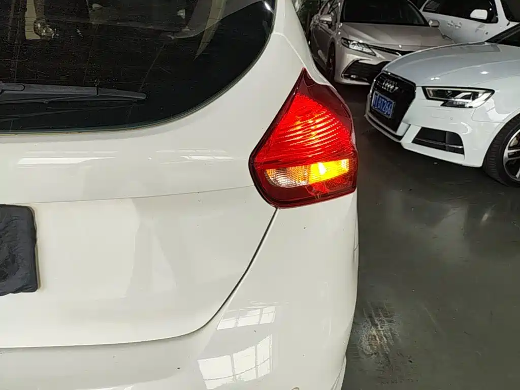 Фото 8 - Ford Focus