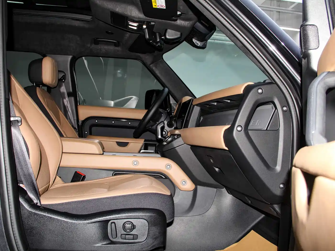 Land Rover Defender 2025 110 3.0T P400 Dark Special Edition фото 18