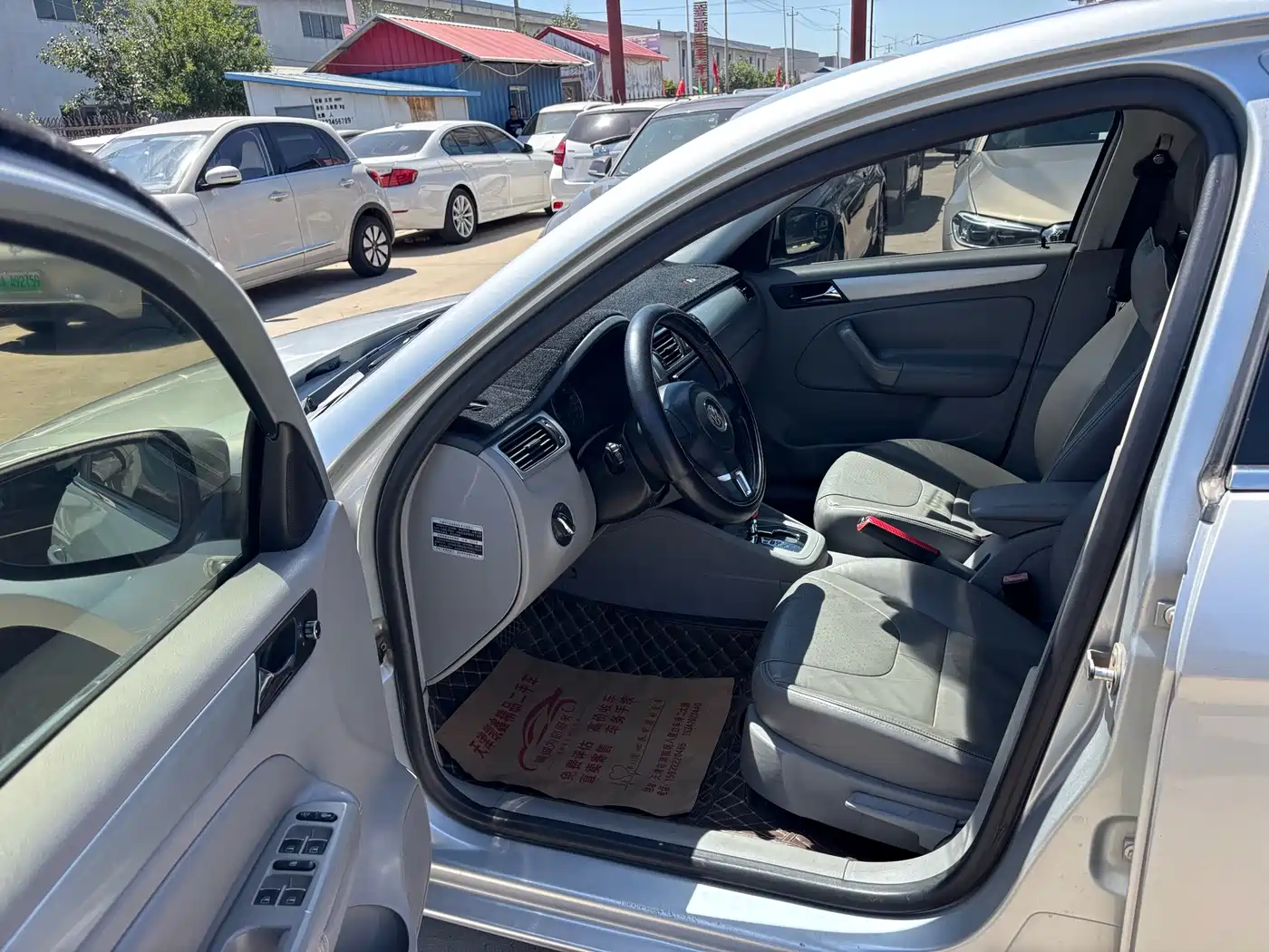 Volkswagen Bora 2011 1.6L Automatic Comfort фото 4