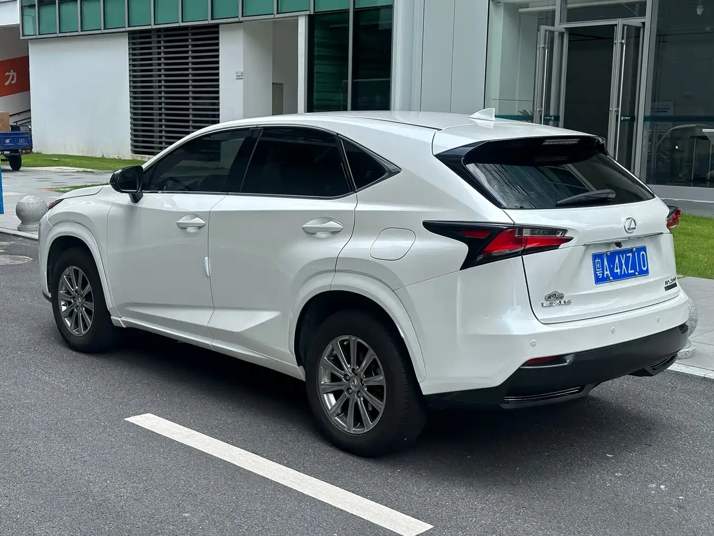 Фото 4 - Lexus NX