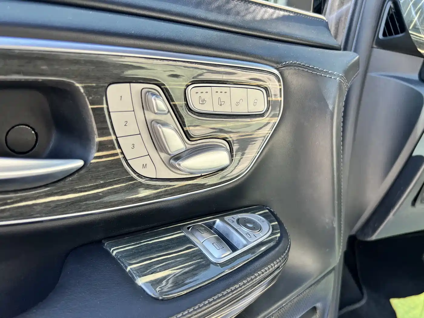 Mercedes-Benz V-Class 2020 Model V 260 L Long Wheelbase Luxury фото 6