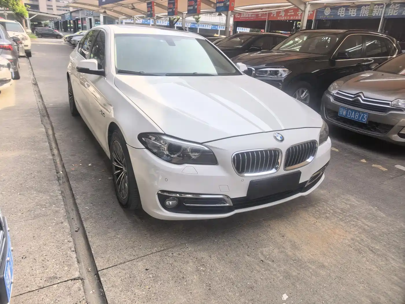 BMW 5 Series 2014 525Li Leading фото 3