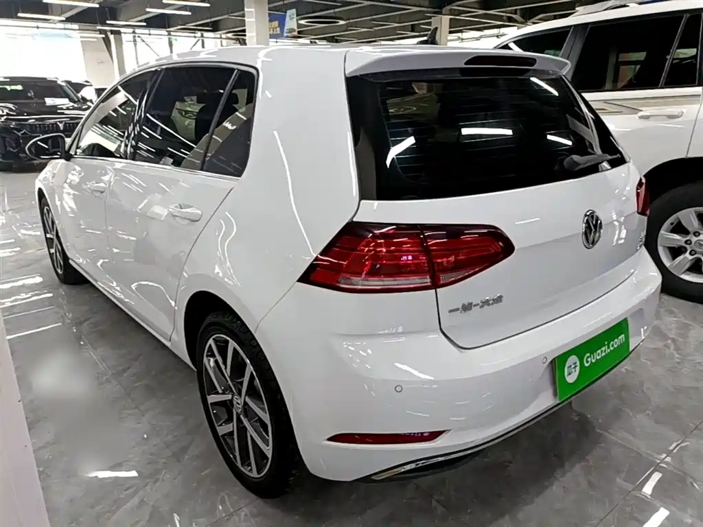 Volkswagen Golf 2020 Beloved Edition 200TSI DSG Comfort Progressive фото 5