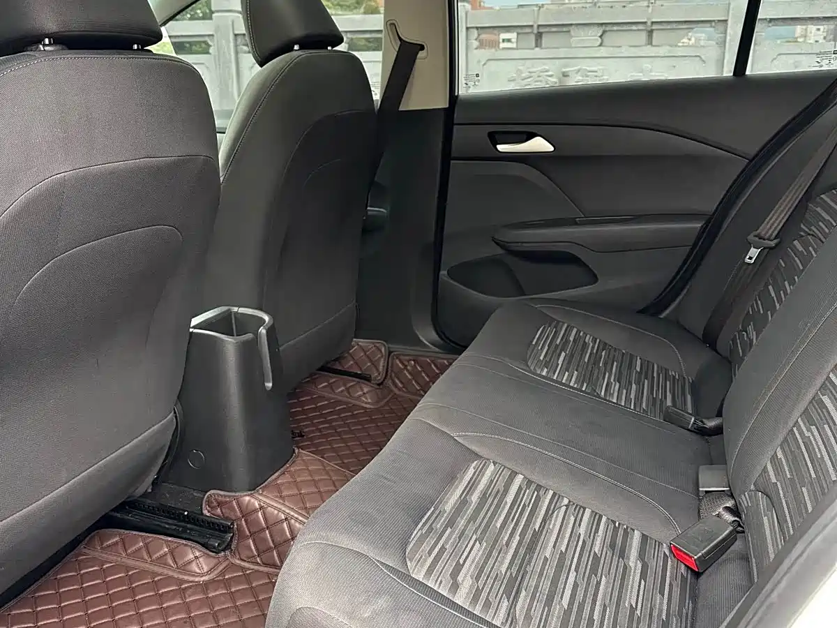 Chevrolet Cavalier 2018 320 Auto Enjoy Sunroof Edition фото 5