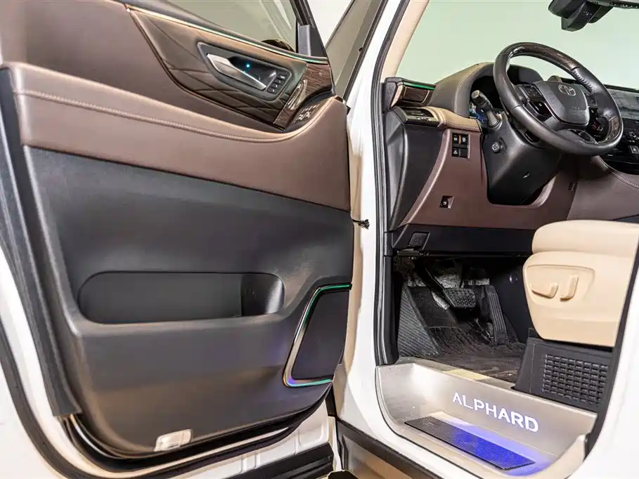 Toyota Alphard 2024 Hybrid 2.5L Ultimate Enjoyment Edition фото 7