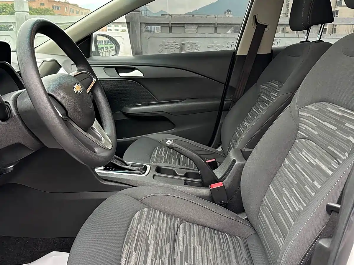 Chevrolet Cavalier 2018 320 Auto Enjoy Sunroof Edition фото 4