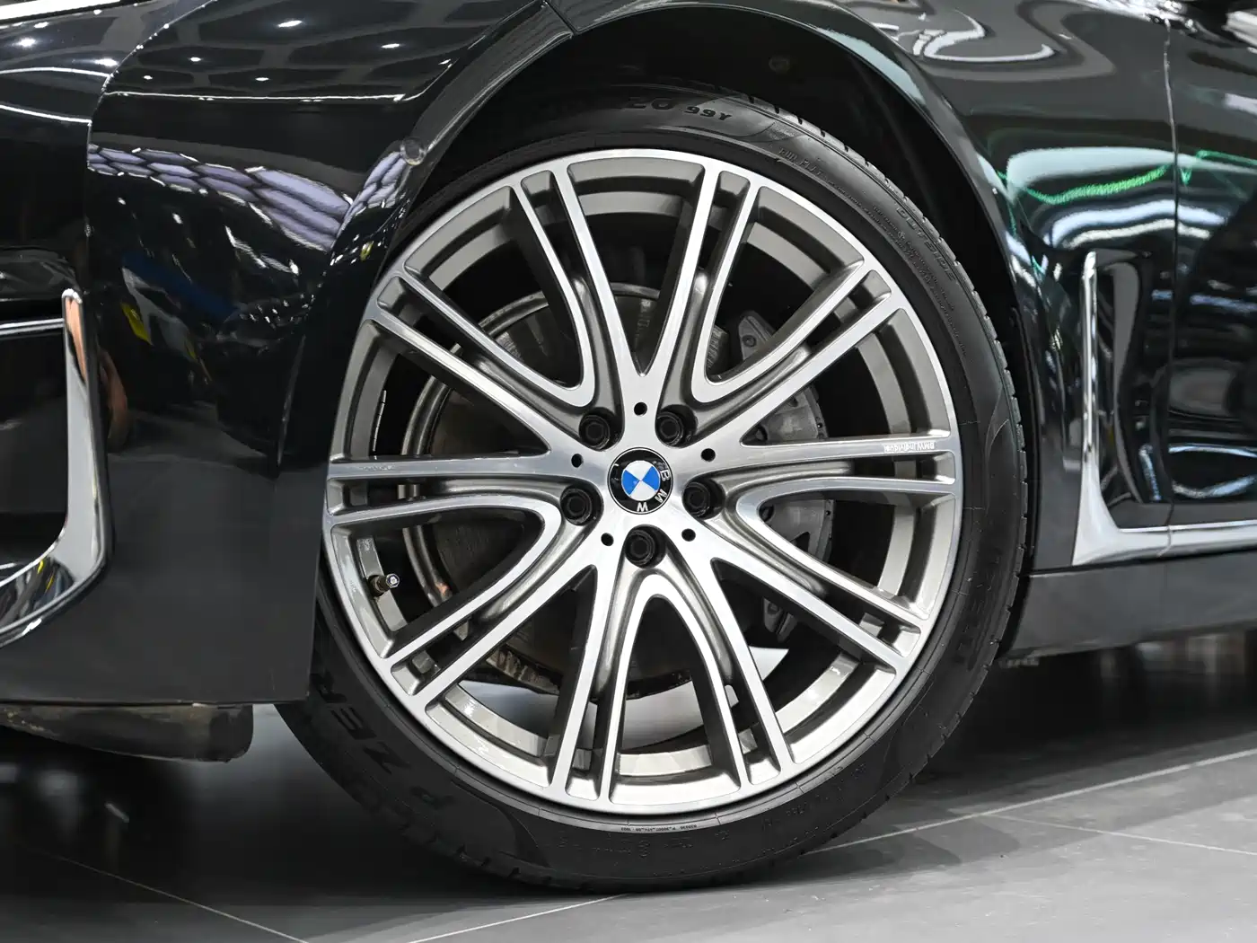 BMW 7 Series 2021 Model 740Li xDrive Executive Luxury Package фото 25