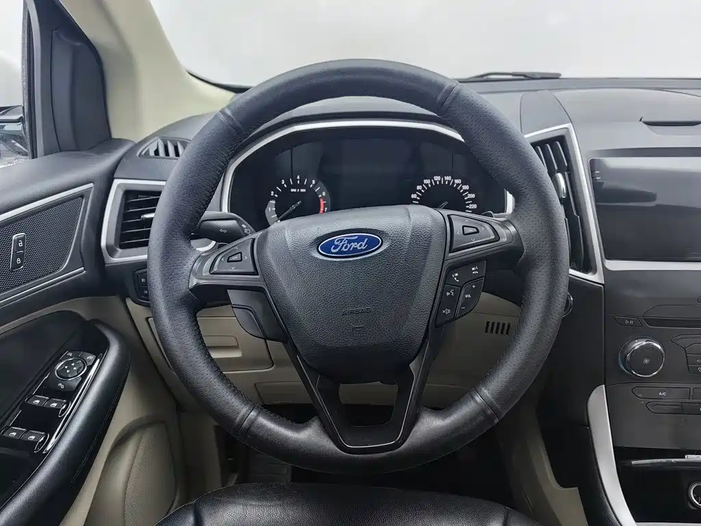 Фото 11 - Ford Edge