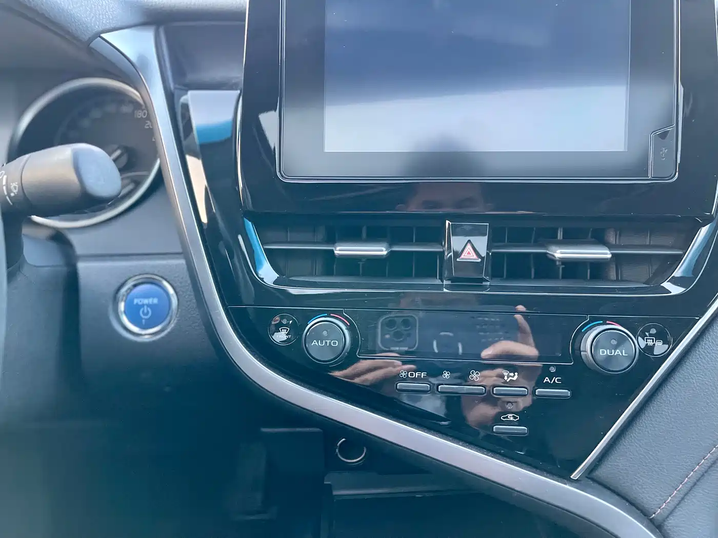 Toyota Camry 2021 Hybrid 2.5HGVP Leading Edition фото 17