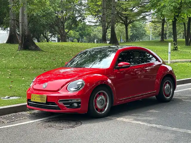 Volkswagen Beetle 2018 180TSI Charming Red Edition — фото 1