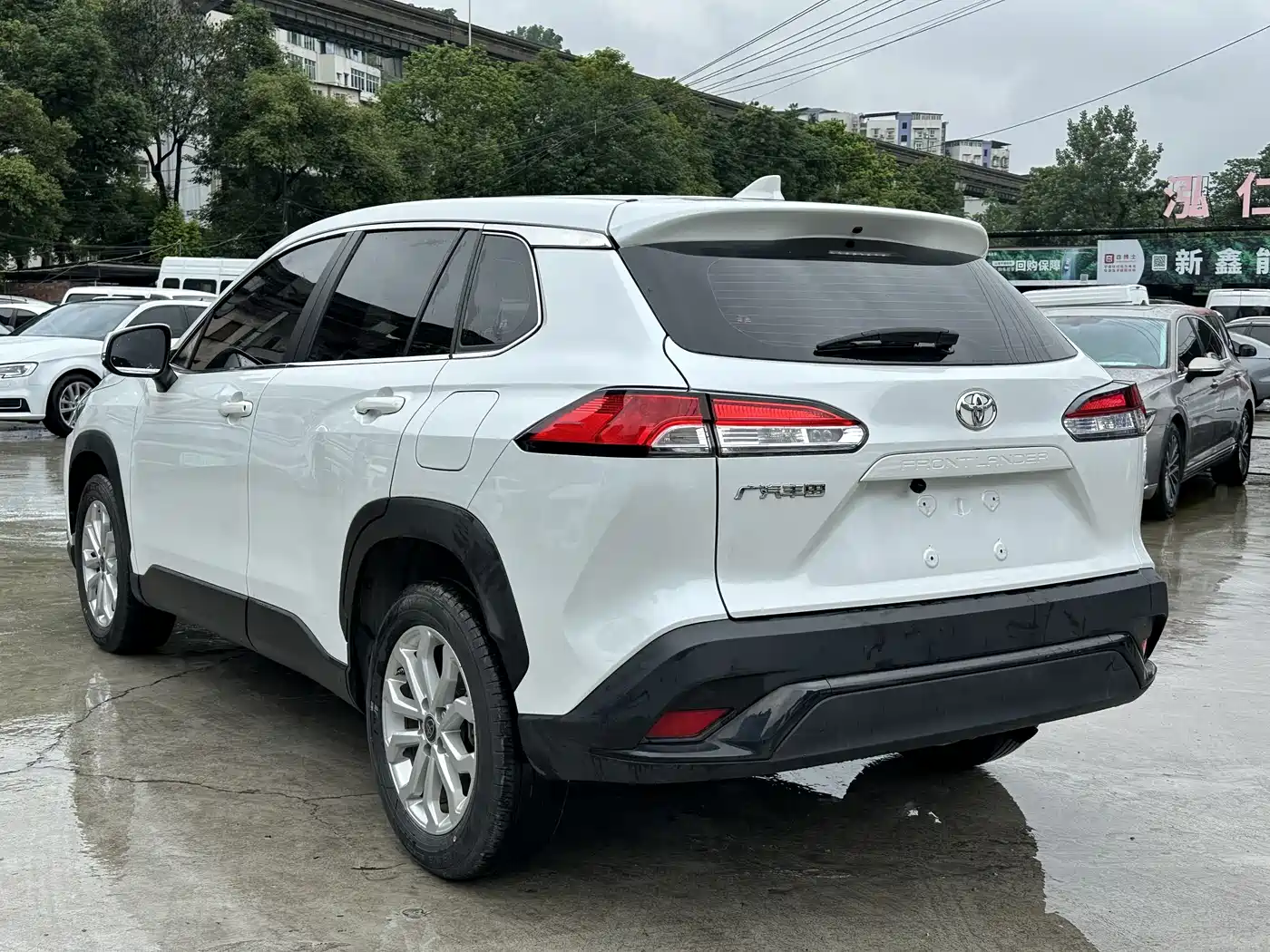 Toyota Frontlander 2023 2.0L CVT Leading Edition фото 5