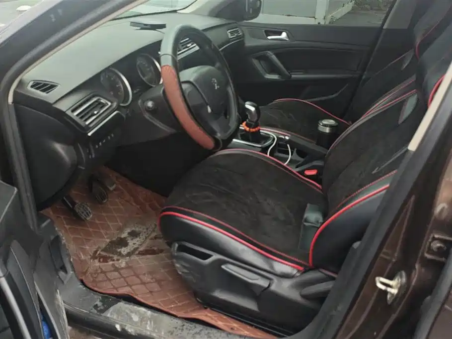 Peugeot 408 2018 1.8L Manual Leading Edition фото 9