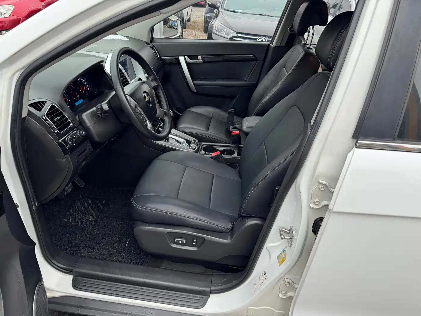 Chevrolet Captiva 2012 2.4L 4WD Flagship Edition 7-Seater фото 15