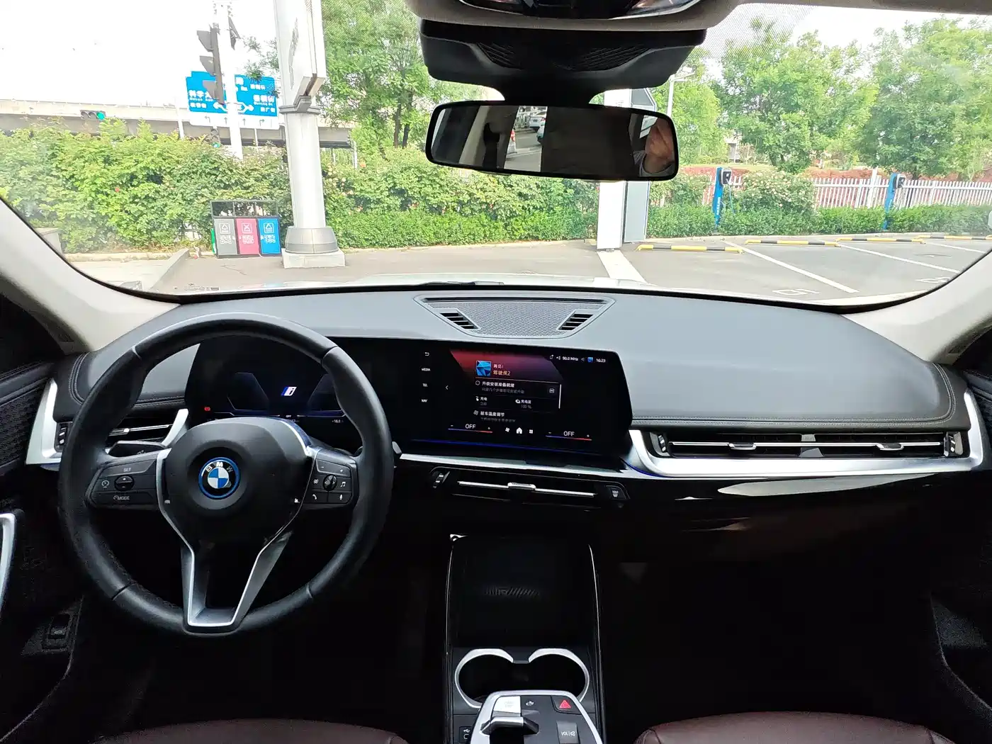 BMW iX1 2023 eDrive25L X Design Package фото 18