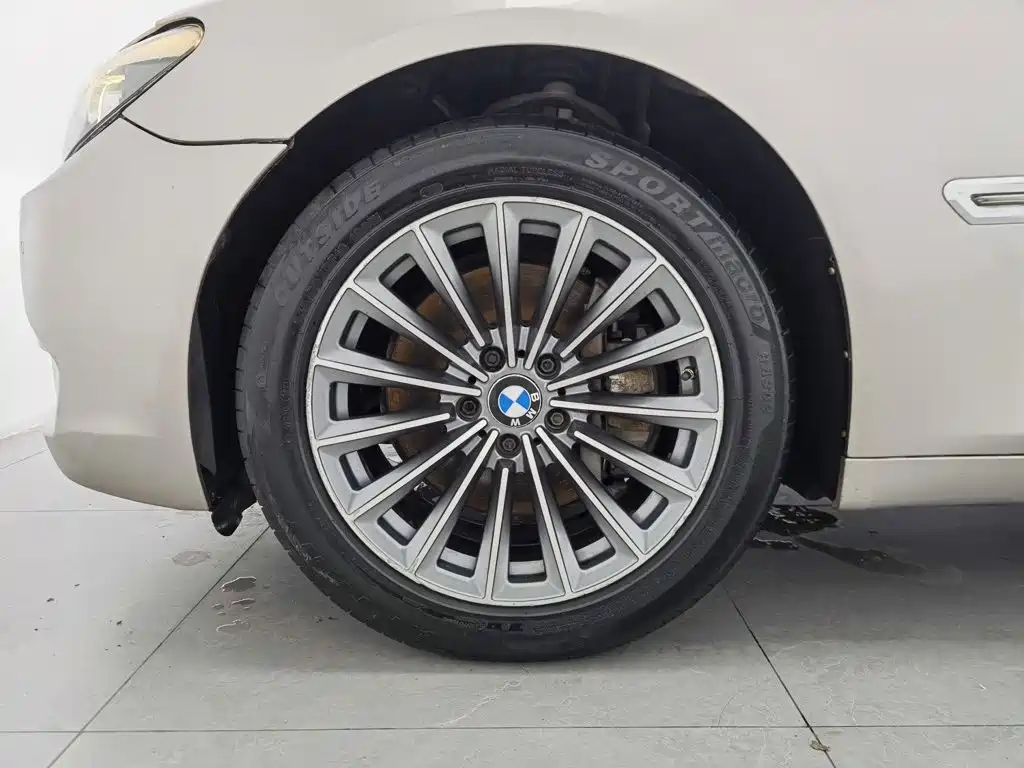 Photo 17 - BMW 7 Series