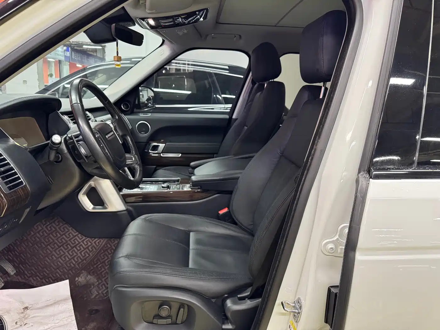 Land Rover Range Rover 2015 3.0 TDV6 Vogue фото 9