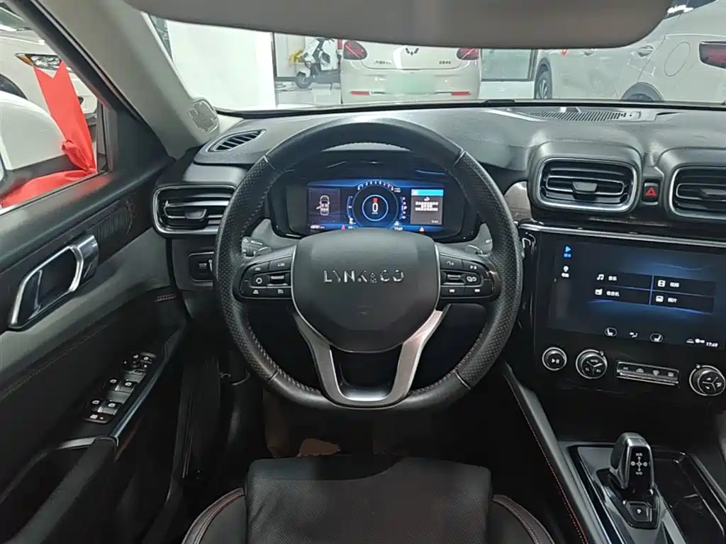 Lynk & Co 02 2018 1.5T DCT 2WD Power Edition China V фото 11