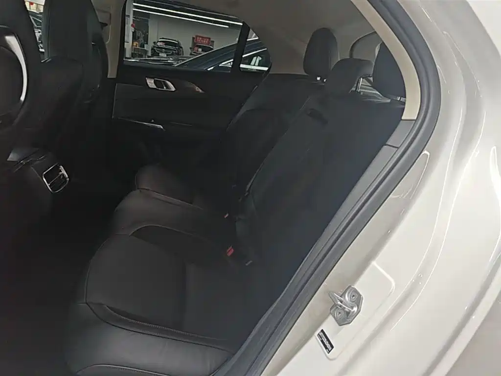 Lynk & Co 02 2018 1.5T DCT 2WD Power Edition China V фото 17