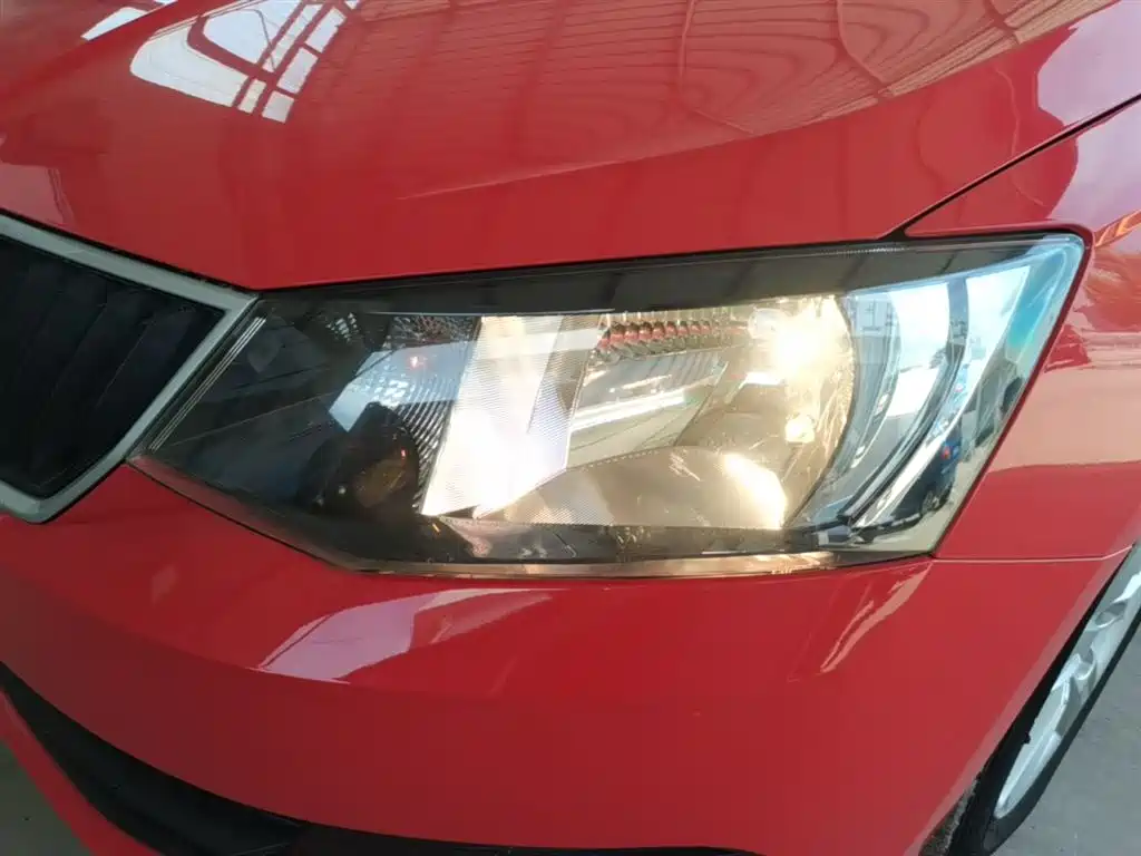 Škoda Fabia 2017 1.4L Auto Car Enjoy Edition фото 24