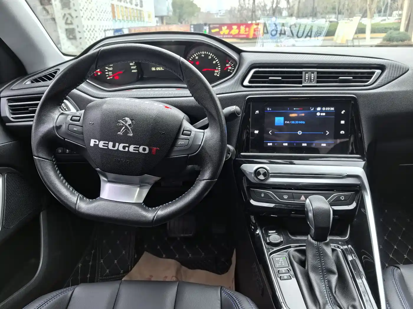 Peugeot 308 2018 1.6L Auto Luxury Edition фото 9