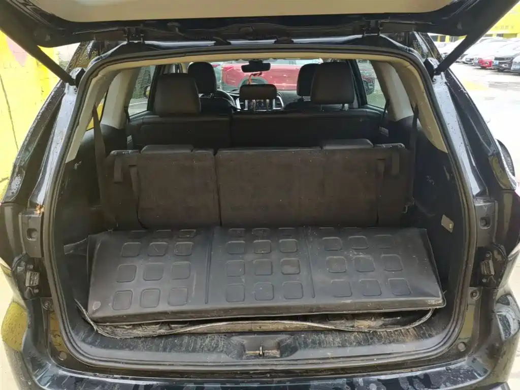 TOYOTA HIGHLANDER