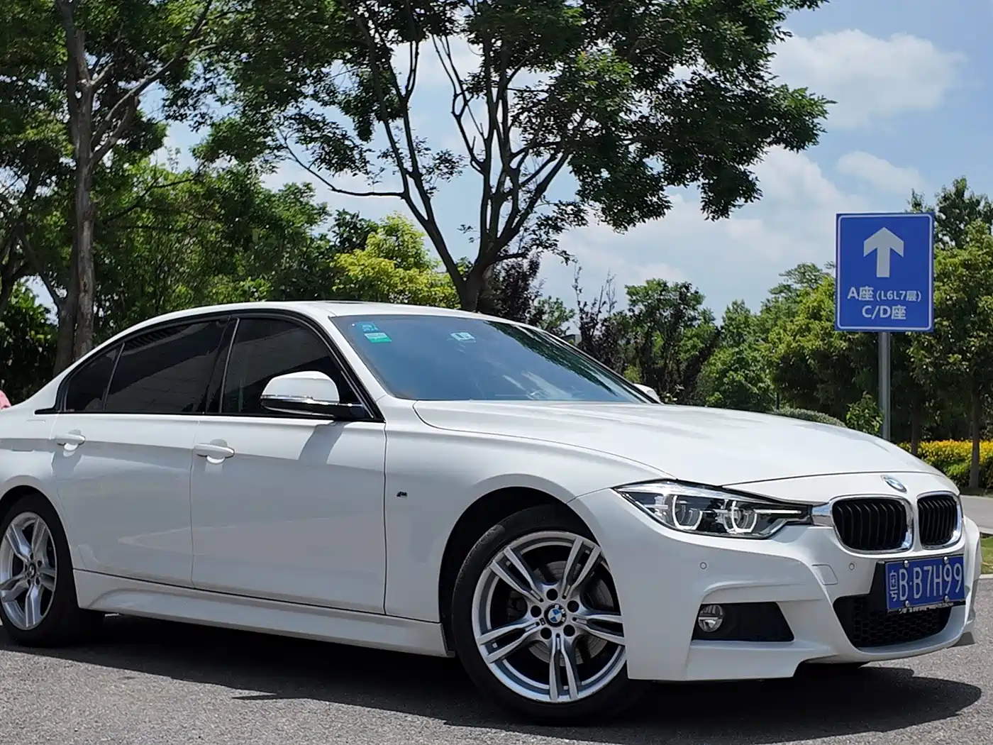 BMW 3 Series 2018 320Li Leading M Sport Package фото 3