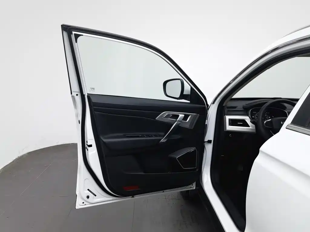 Photo 8 - Geely Atlas