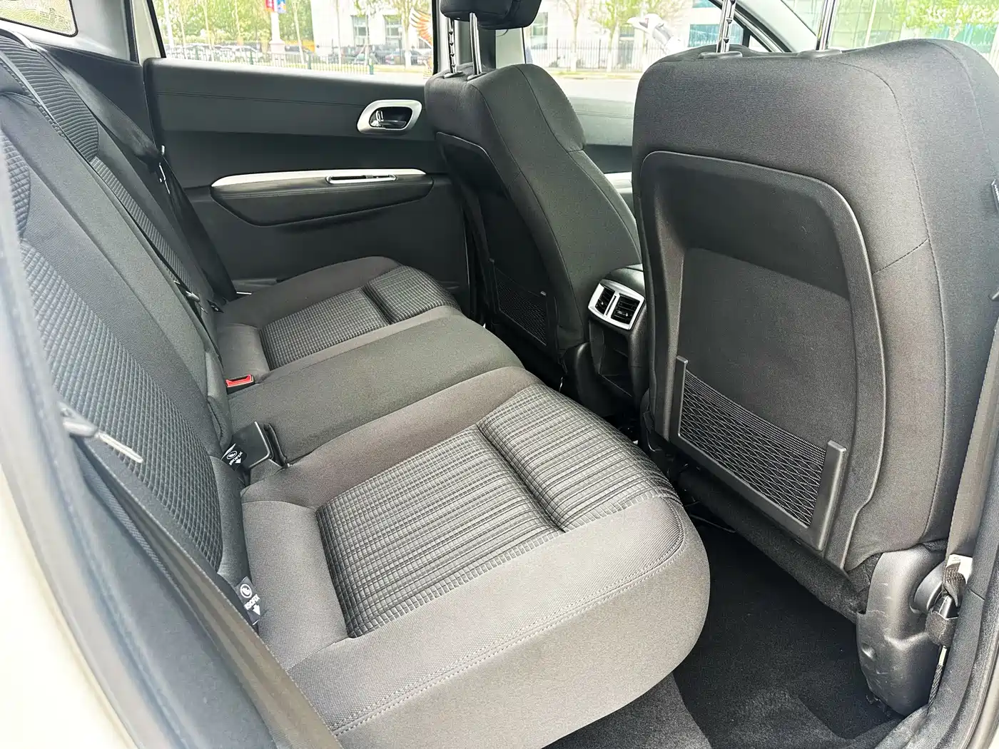 Peugeot 3008 2016 1.6THP Automatic Standard Edition фото 14