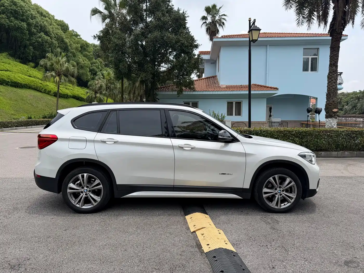 BMW X1 2018 sDrive18Li Premium Model фото 8