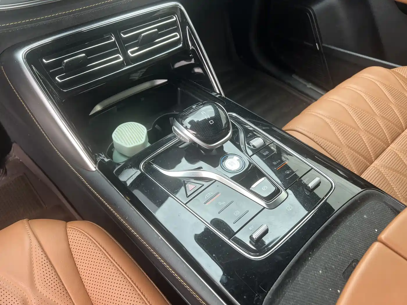 BYD Tang New Energy 2023 Model DM-i Champion Edition 112KM Honor фото 9