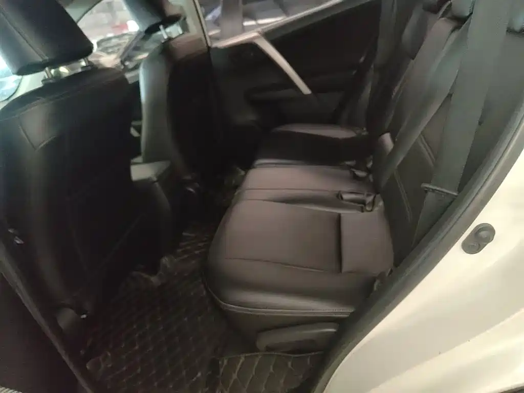 Toyota RAV4 Rongfang 2015 2.0L CVT 2WD Trend Edition фото 13
