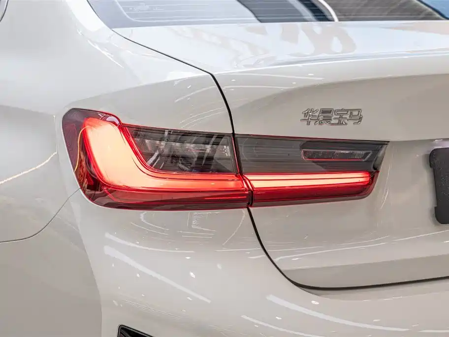 BMW 3 Series 2025 325i M Sport Package фото 7