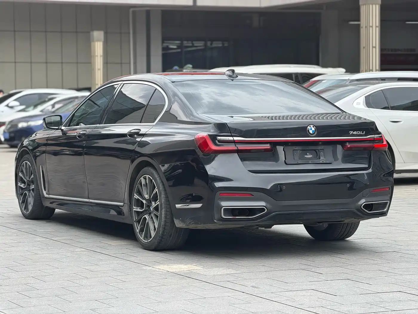 BMW 7 Series 2021 Model 740Li Leading Luxury Package фото 3