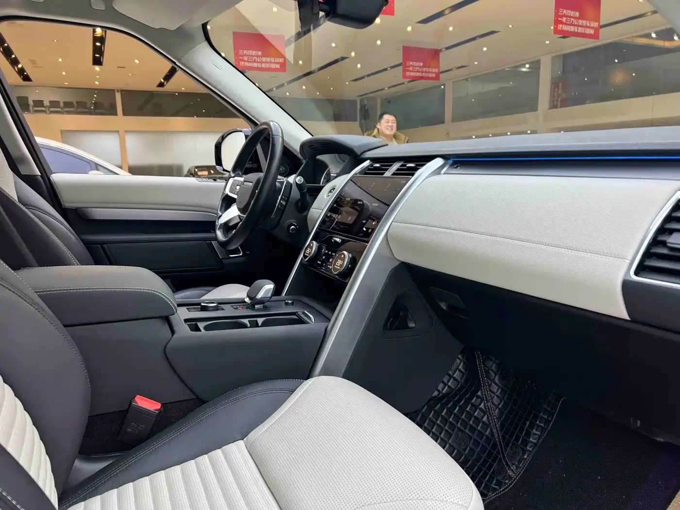 Land Rover Discovery 2023 360PS R-Dynamic S фото 23