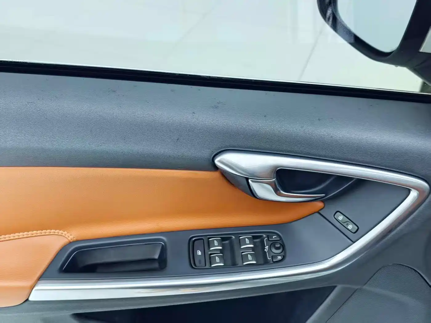 Фото 11 - Volvo S60