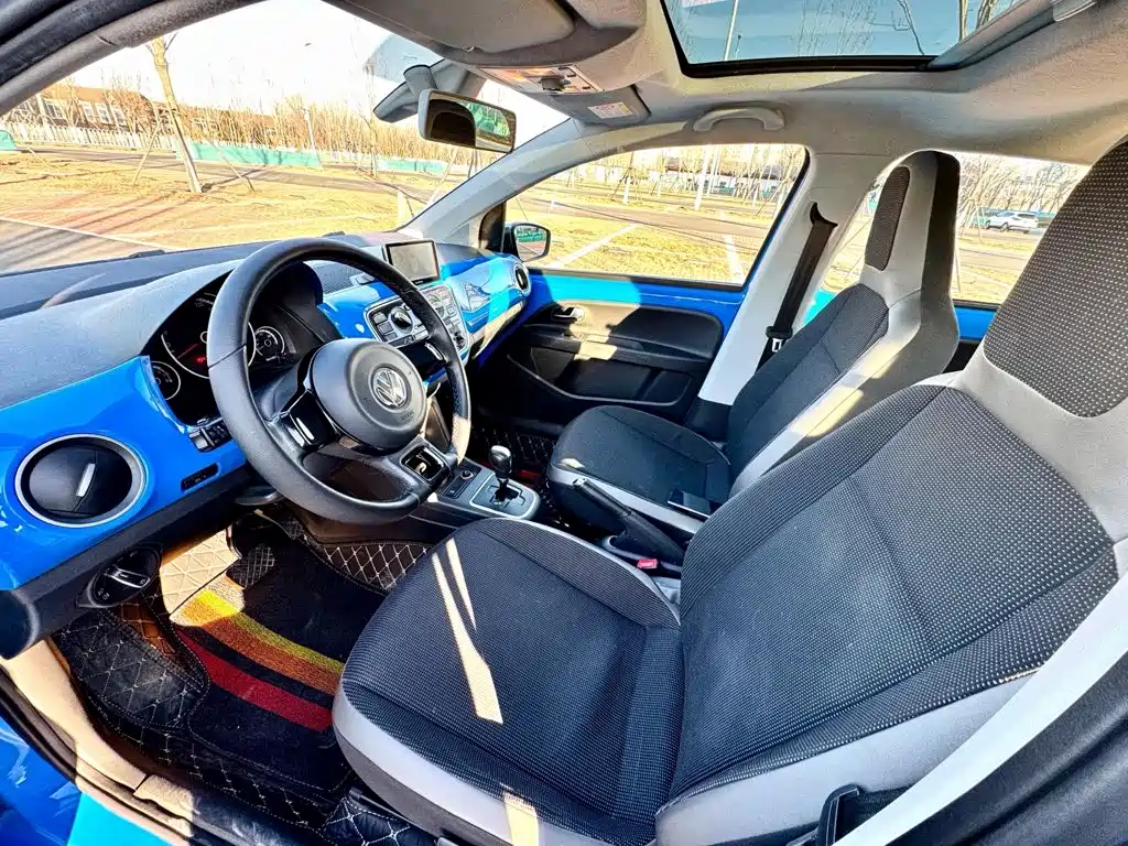 Фото 7 - Volkswagen up!