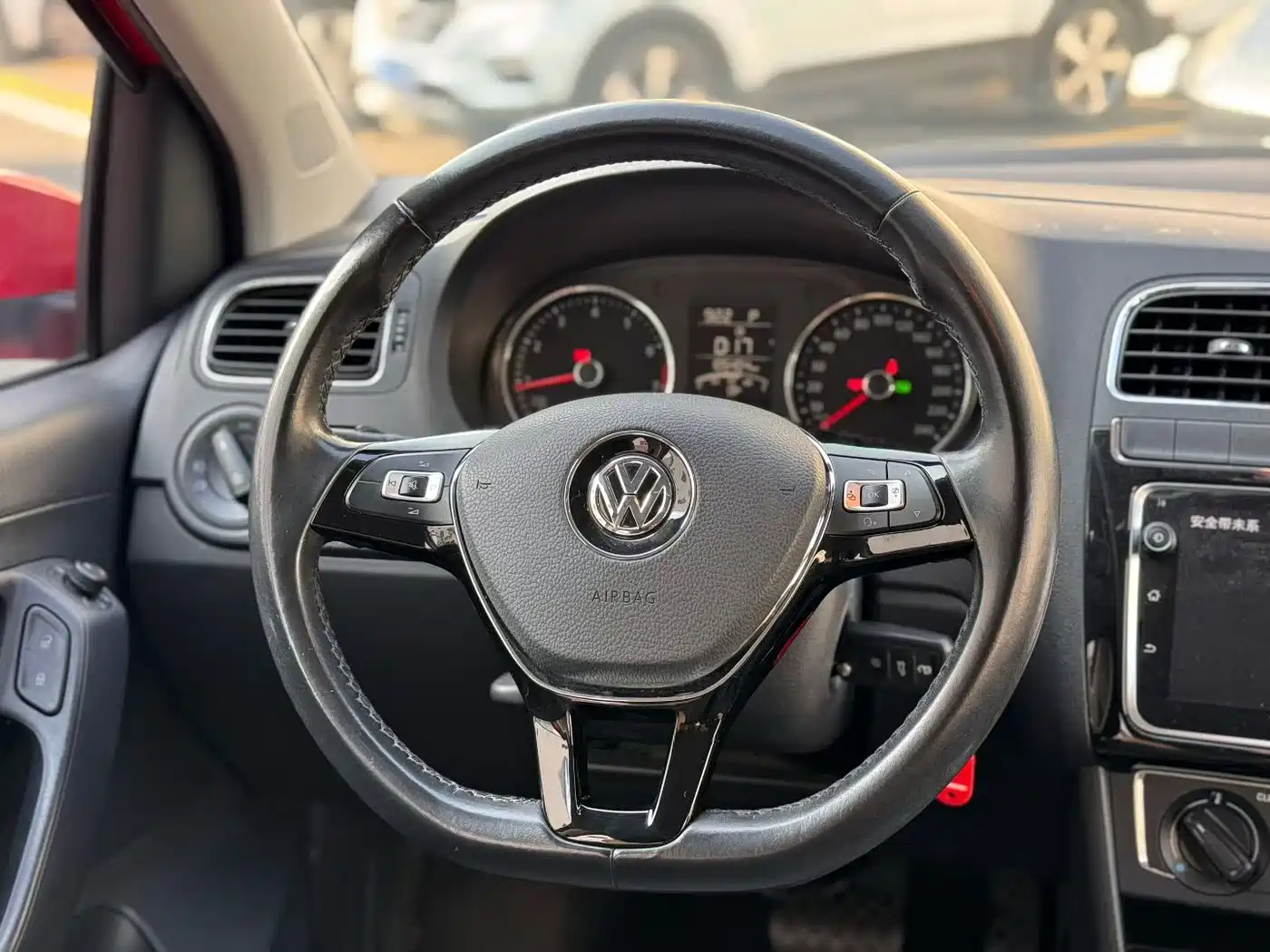 Volkswagen Polo 2016 1.6L Automatic Comfort фото 2