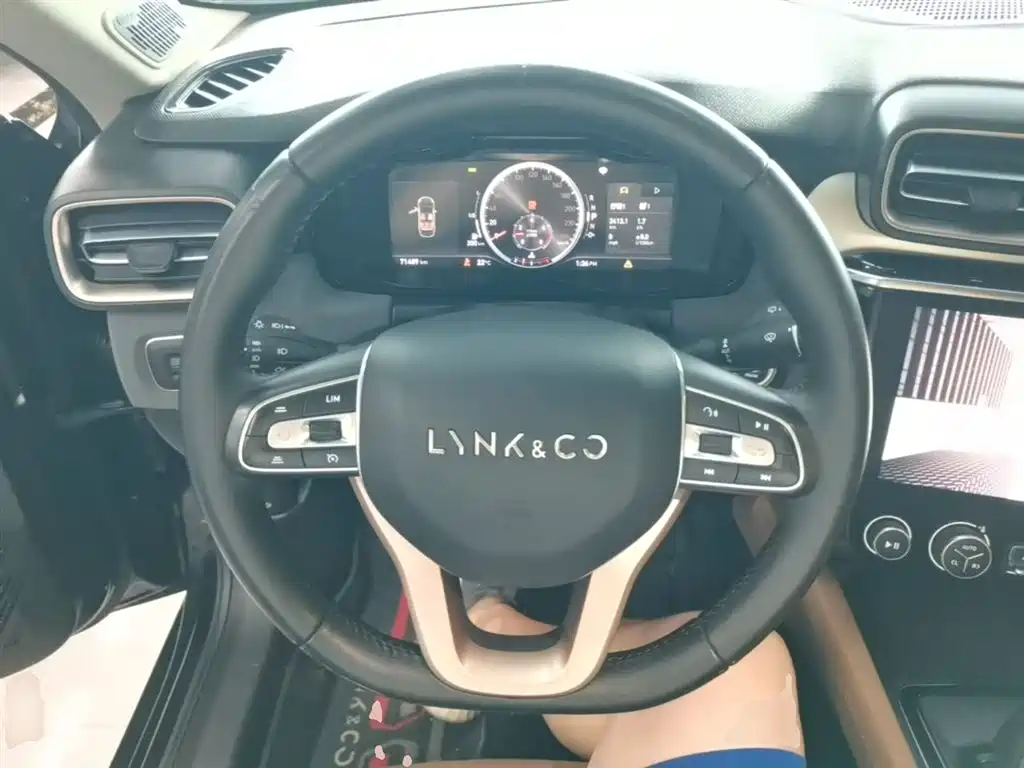 Lynk & Co 03 2018 1.5TD DCT Pro Version China V фото 11